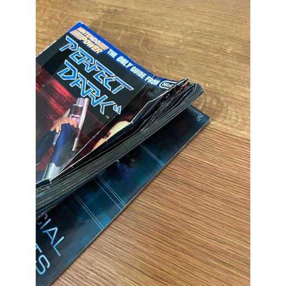 Perfect Dark The Official Nintendo Player's Guide Book - Picture 5 of 5